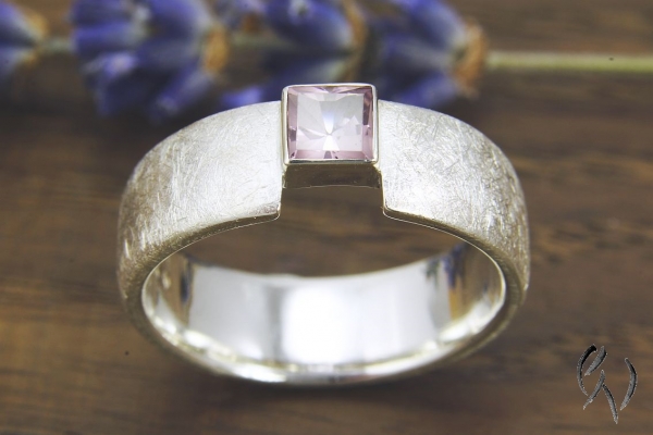 Ring Sade, Silber 925/- mit rosa Turmalin-Carree